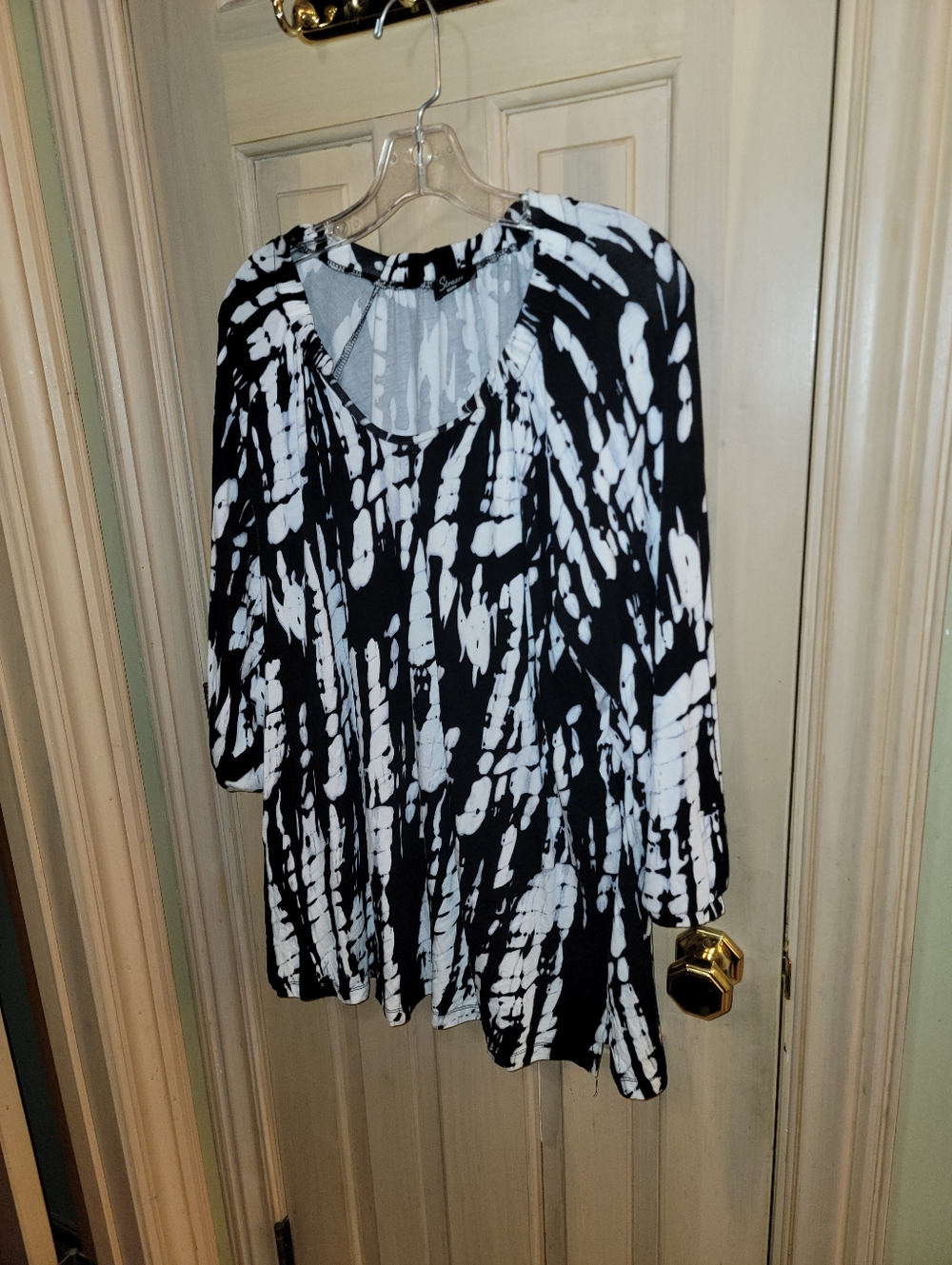 Womens Plus Sz 1X Strazzi Black And White Shirt